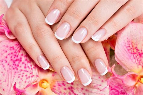 Gel Nail Care 101: Maintenance Tips for Long-Lasting Manicures