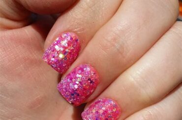 6 Must-Try Glitter Nail Designs