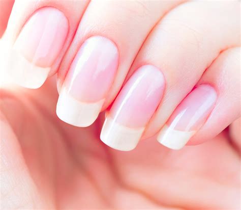 How to Achieve Perfectly Shaped Nails Without a Salon Visit